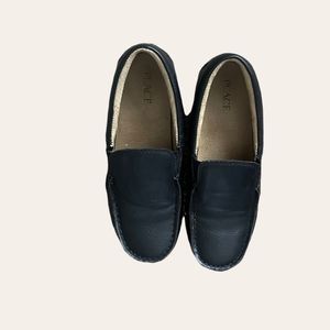 Childrens Place Boys Size 4 Faux Leather Loafers Black